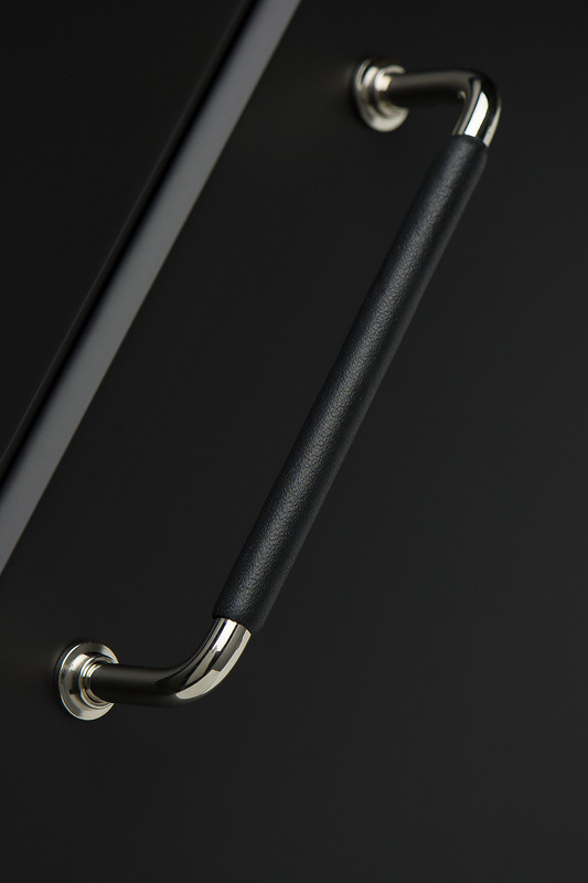 Handle 1353 leather wrapped 128c/c - Nickel Plated/Black