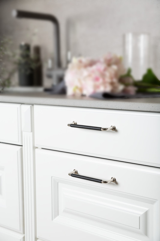 Handle 1353 leather wrapped 128c/c - Nickel Plated/Black