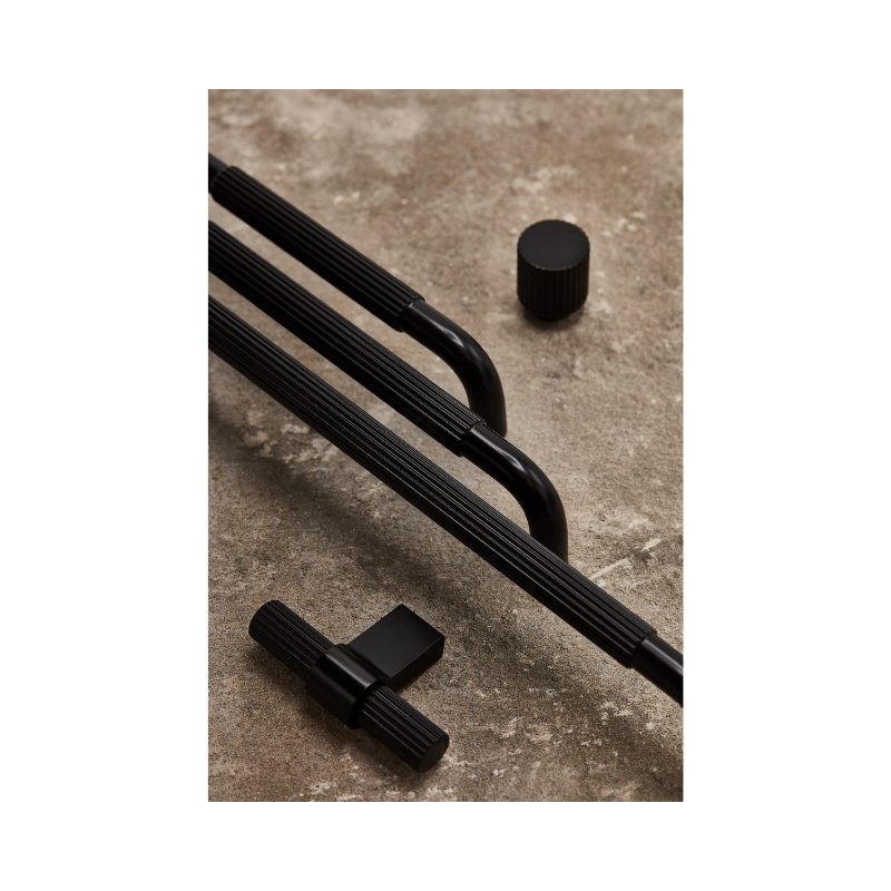 Handle Helix Stripe 128c/c - Matt Black (309270-11)