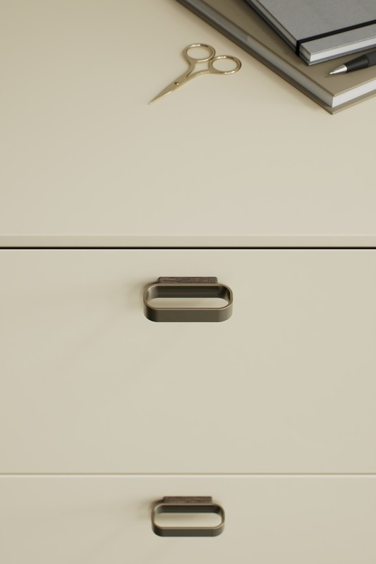 Handle Race 32c/c - Dark Stained Oak/Brushed Brass