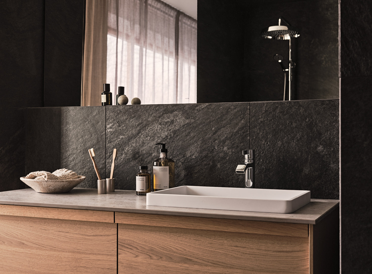 ARM071 Baðblöndunartæki - Brushed Black Chrome (9424409)