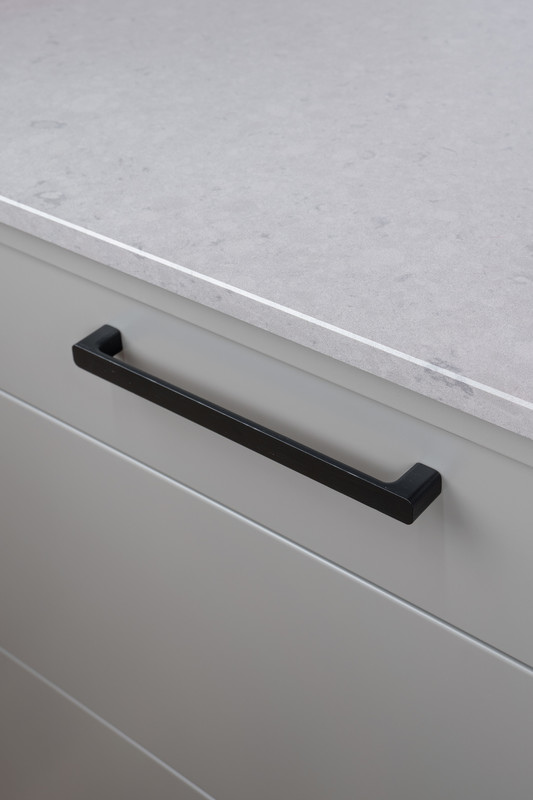 Handle Sans 224c/c - Black