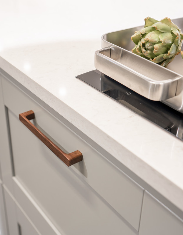 Handle Sans 160c/c - Walnut