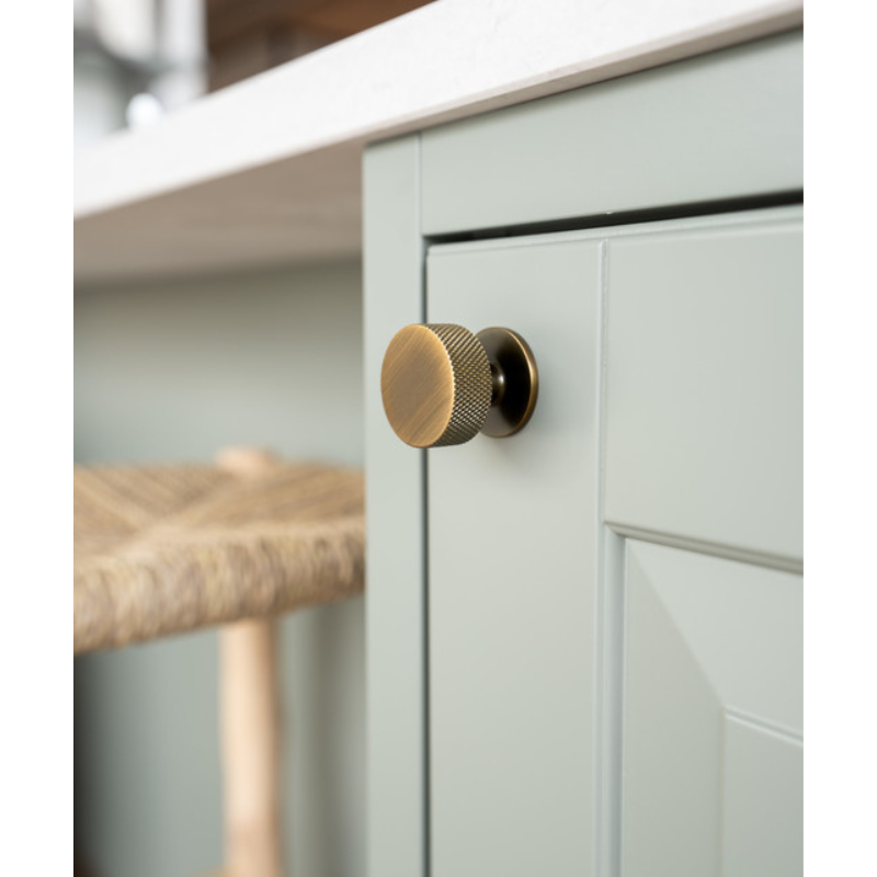 Knob Crest - Antique Bronze 32