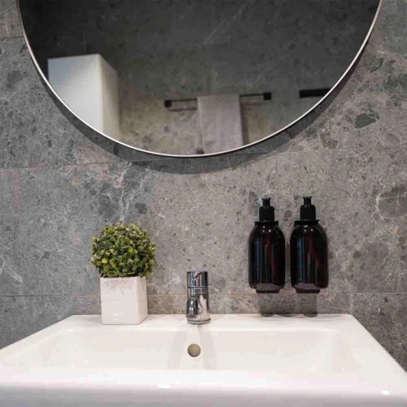 Sápubrúsi með pumpu - Brúnn