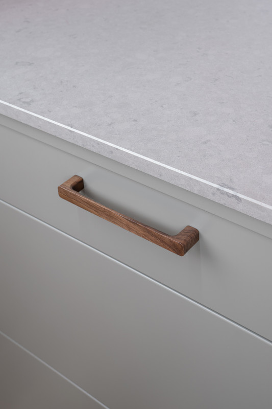 Handle Sans 160c/c - Walnut