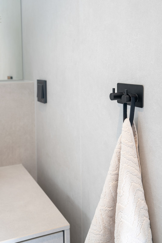 Base 220 2-Hook - Matt Black