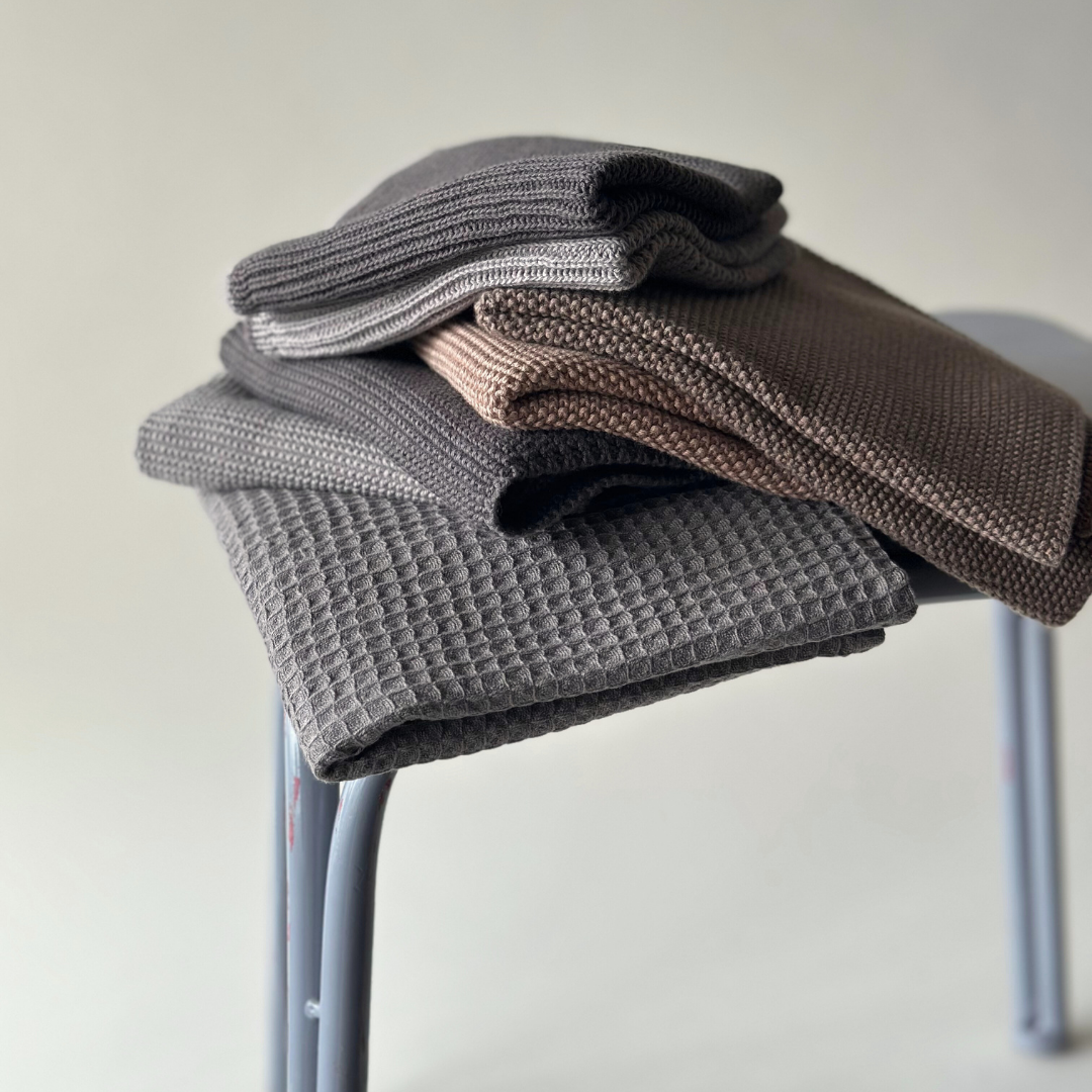 Borðtuska- Knitted Ripple - Flint Gray