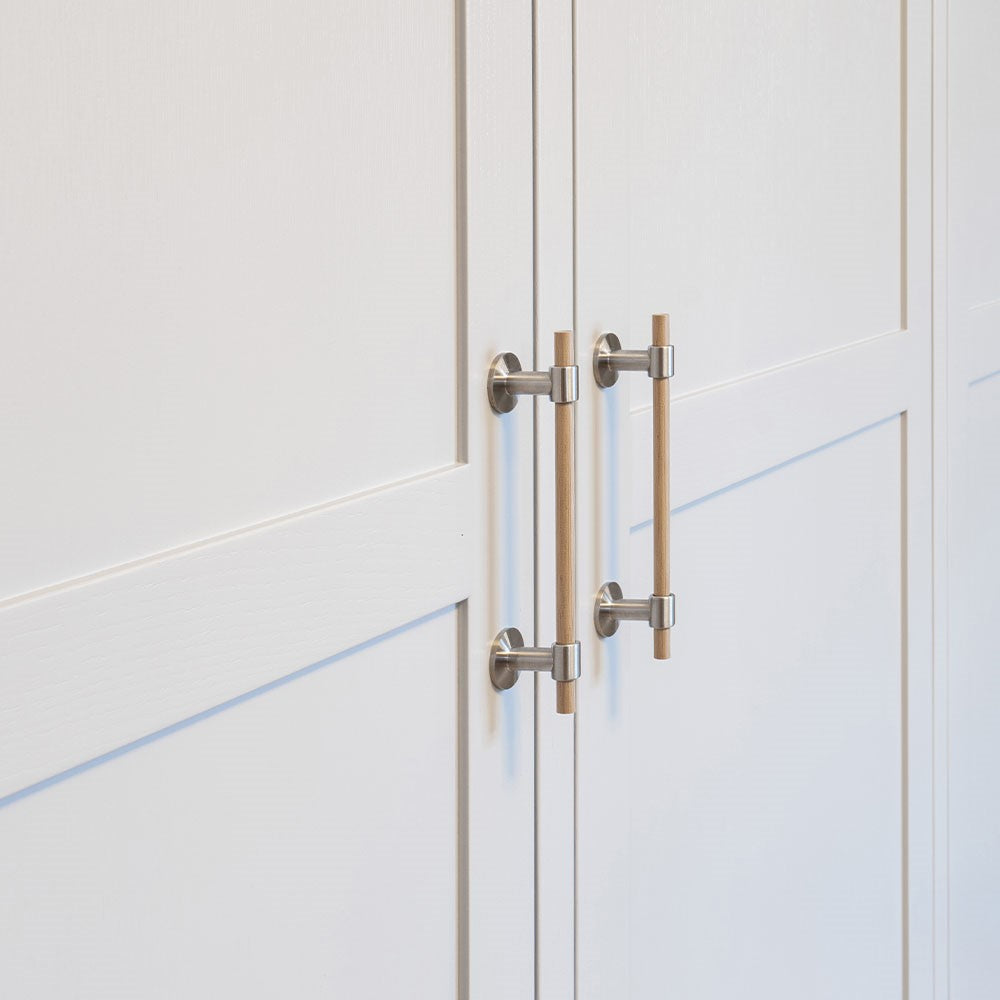Handle Uniform 128c/c - Oak/Brushed Stainless Steel